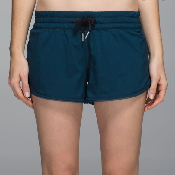 Lululemon sz 4 seek the heat short - Picture 4 of 6